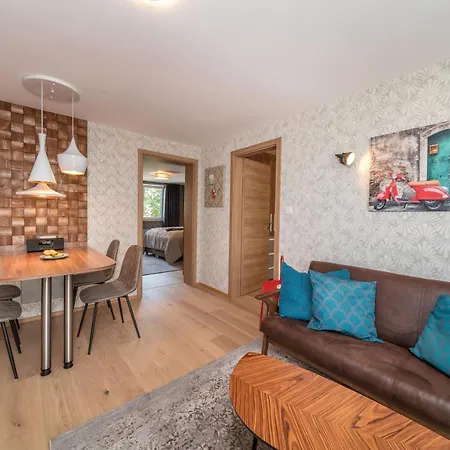 2br-apartment In Apartment *